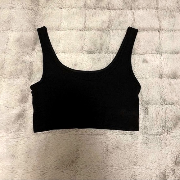 Selling clothes from Aritzia. Message for details, I am open to negotiations! - Picture 5 of 10